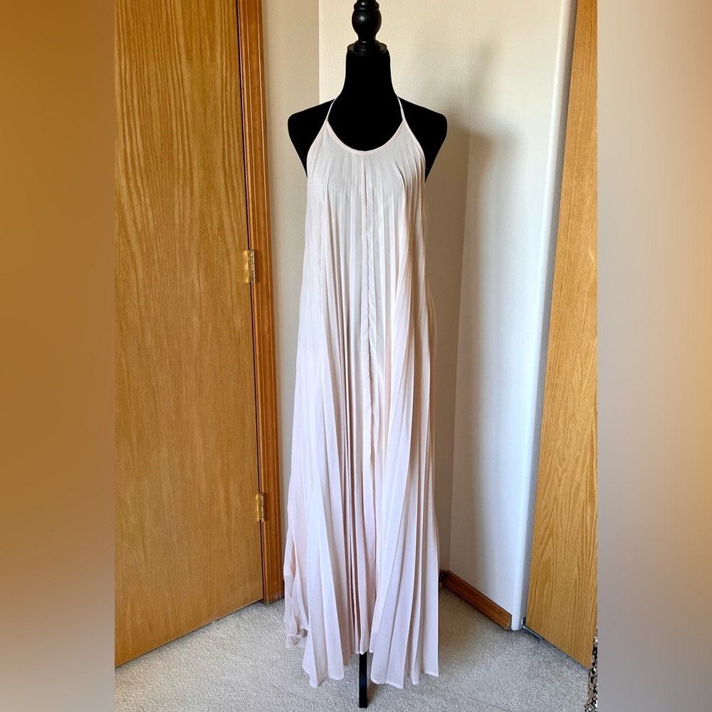 Missguided long flowy dress in peach - Picture 3 of 5